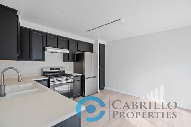 Building Photo - 5067 La Cuenta Dr