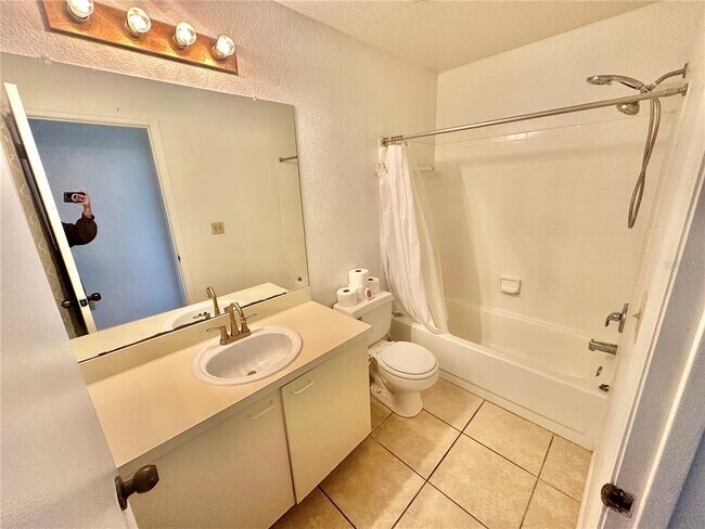 Building Photo - 2550 N Alafaya Trail