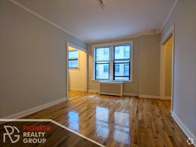 Building Photo - 737 W Belmont Ave