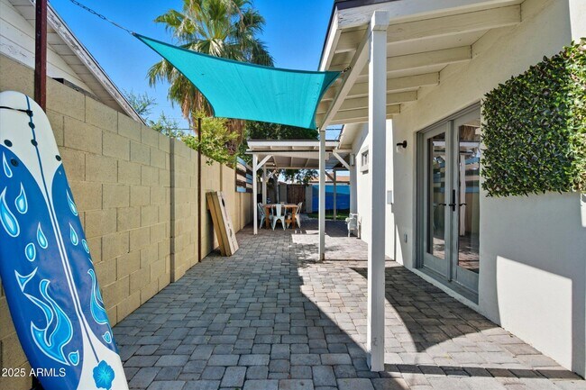 Building Photo - 2530 N 68th Pl