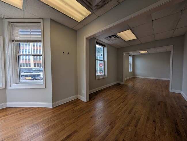 Building Photo - 4805 W Irving Park Rd