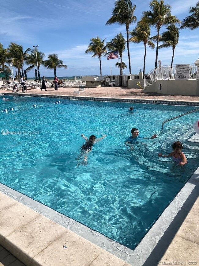 Building Photo - 5005 Collins Ave