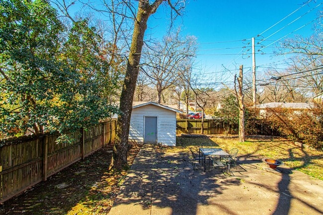 Building Photo - 822 N Coolidge St