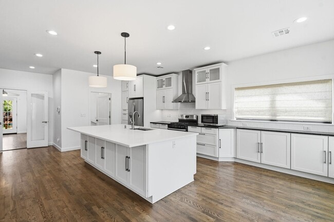 Building Photo - Midtown Tulsa | 4 Bed | 2 Bath | 2,010 SQFT