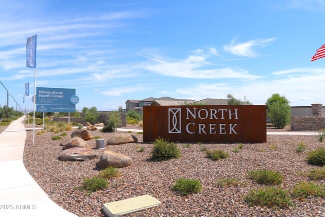 Building Photo - 831 W Finch Dr