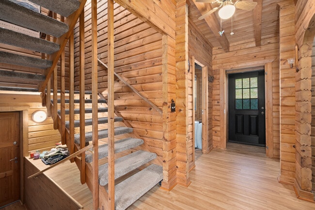 Building Photo - 168 Valley Creek Dr