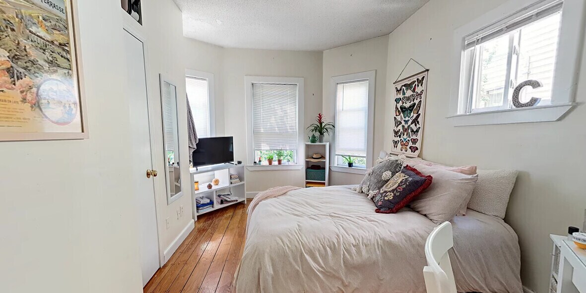 Building Photo - 125 Brook St