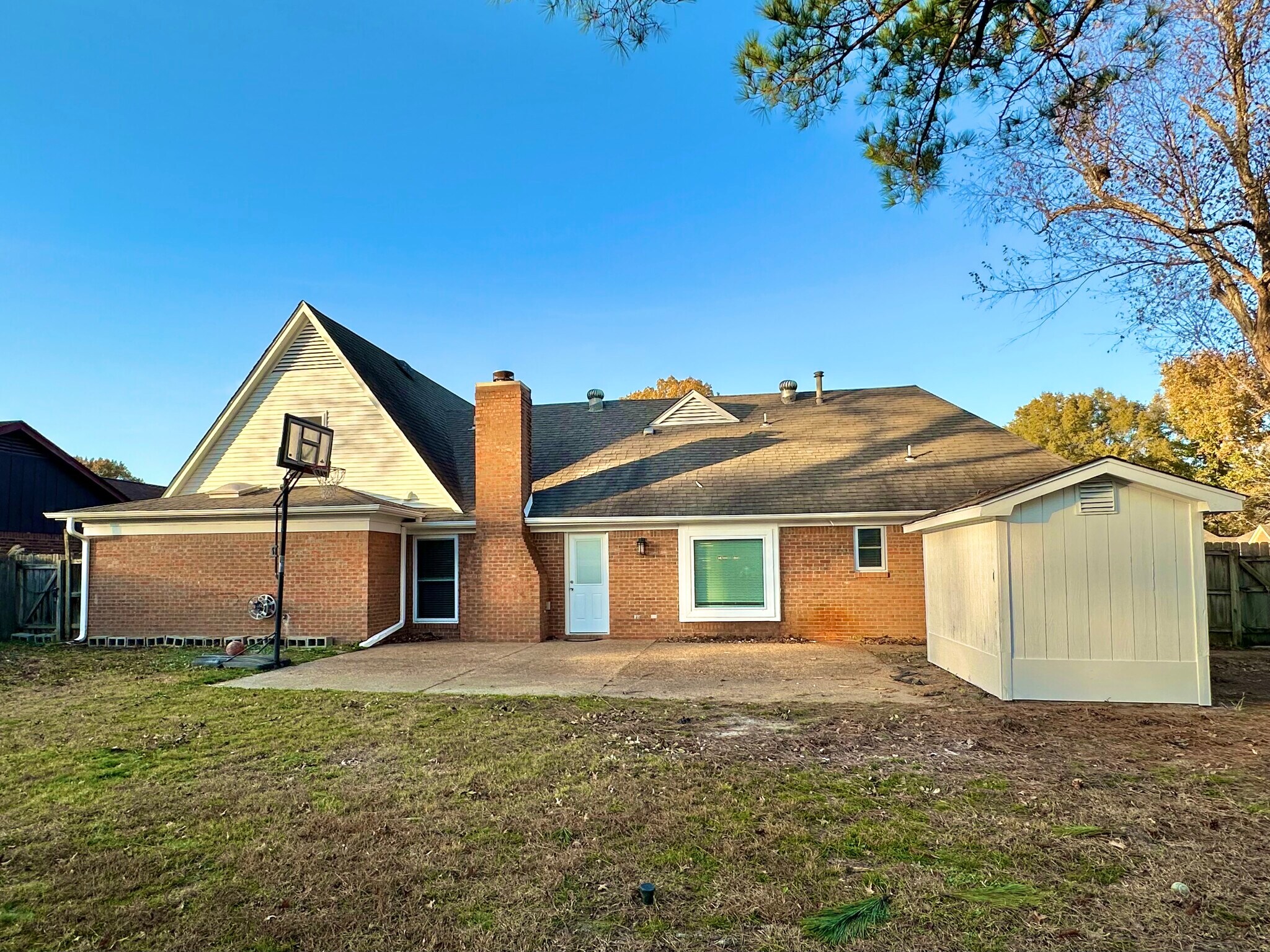 Building Photo - 7475 Kingsland Dr