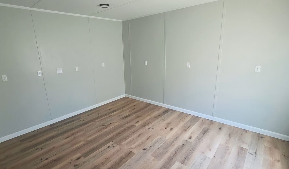 Building Photo - 90 Deerwood Park