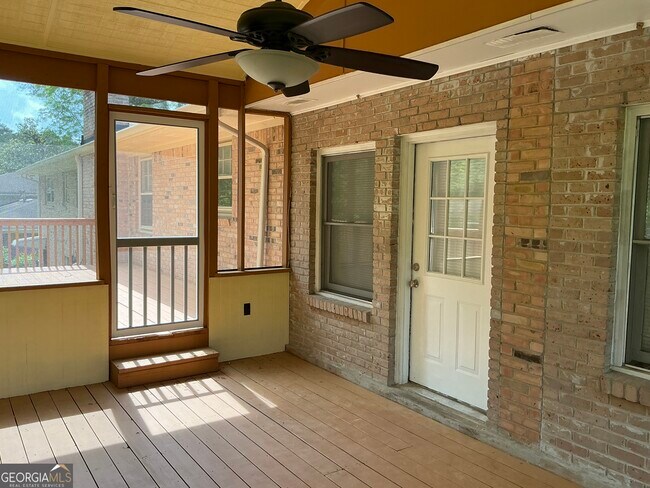 Building Photo - 3988 Rainbow Dr