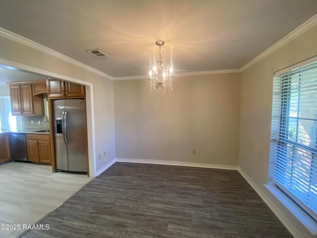 Building Photo - 2437 Bernwood Dr