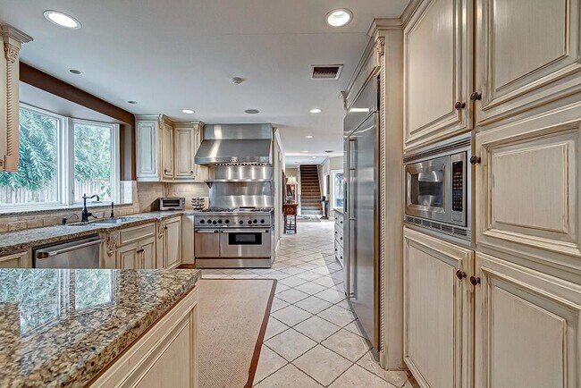 Building Photo - 9310 Oakford Ct