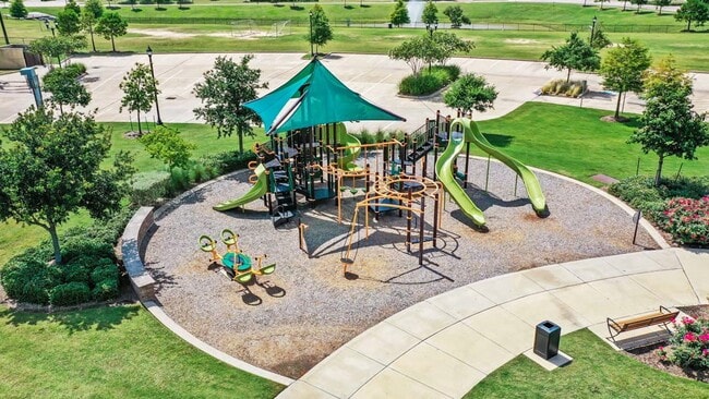 Building Photo - 29402 Ella Larchmont Ct