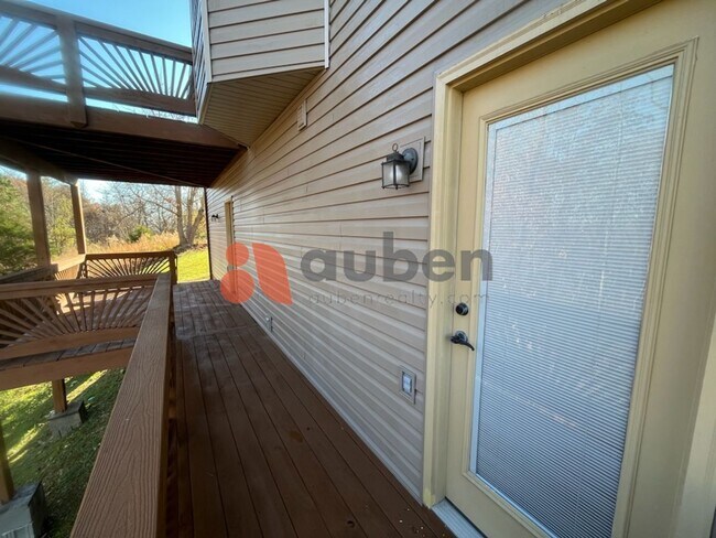 Building Photo - 7302 Klingler Ln
