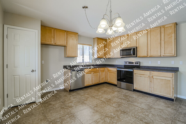 Building Photo - $500 off the 1st full month's rent with a ...