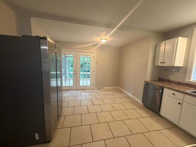 Building Photo - Large home for rent!
