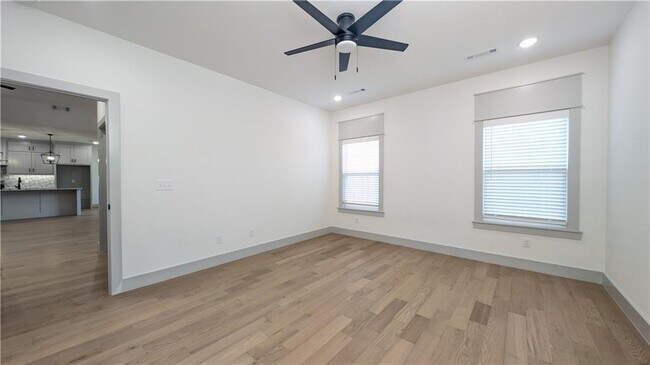 Building Photo - 8 Whithorn Ln