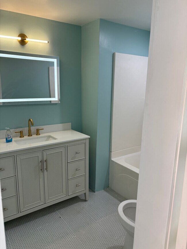 Building Photo - Jefferson 3