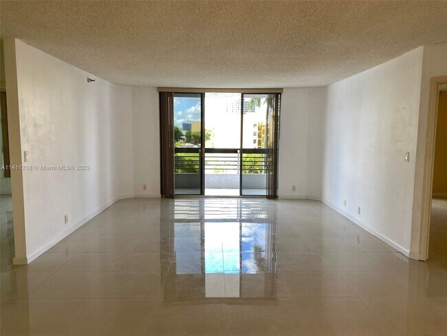 Building Photo - 3530 Mystic Pointe Dr