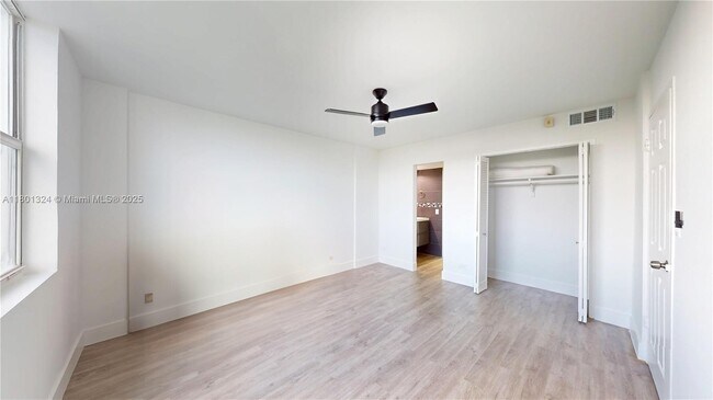 Building Photo - 3660 NE 166th St