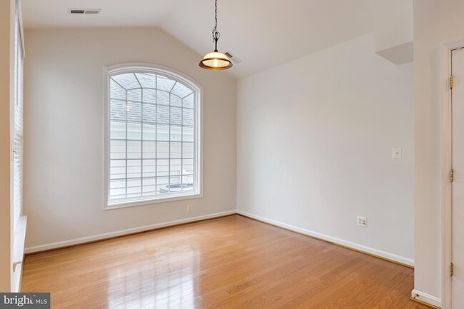 Building Photo - 22948 Fanshaw Square