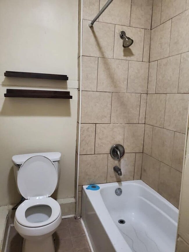 Building Photo - 504 Adams Ave