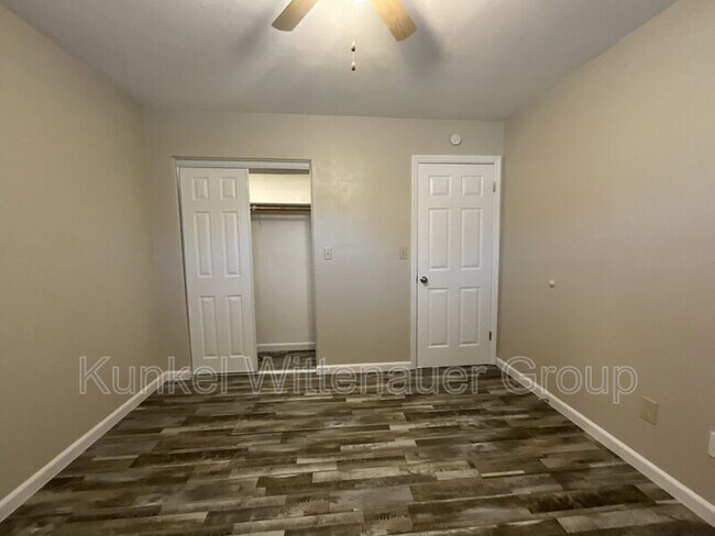 Building Photo - 10 Blackburn Manor