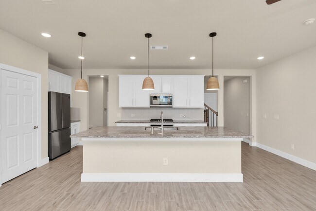 Building Photo - 1722 Summerlyn Ter Dr