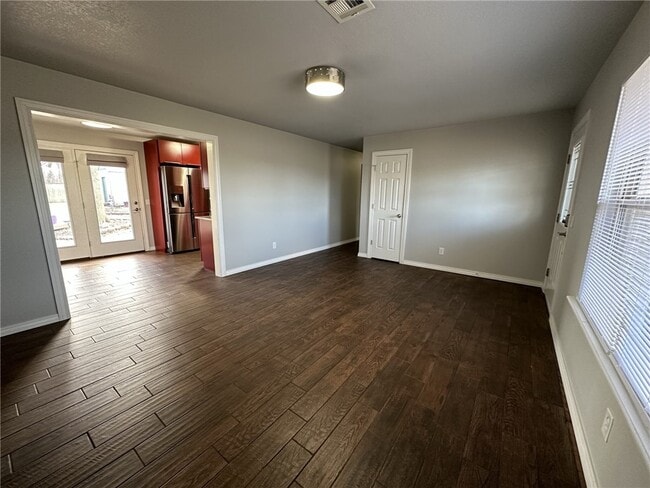 Building Photo - 1004 SE 4th St