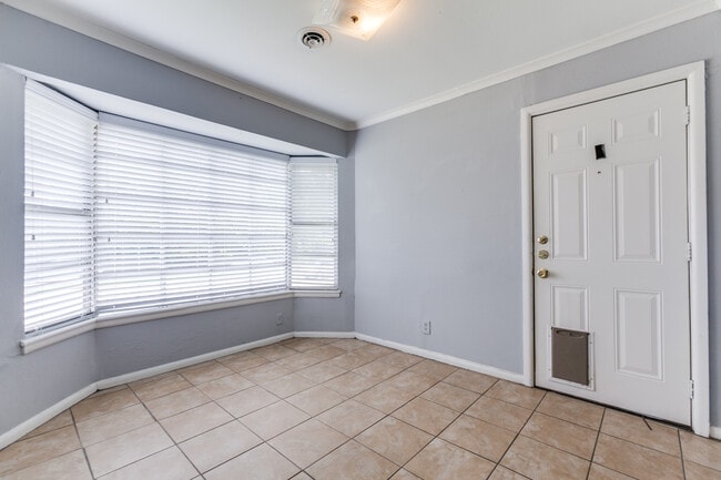 Building Photo - 6517 E Mockingbird Ln