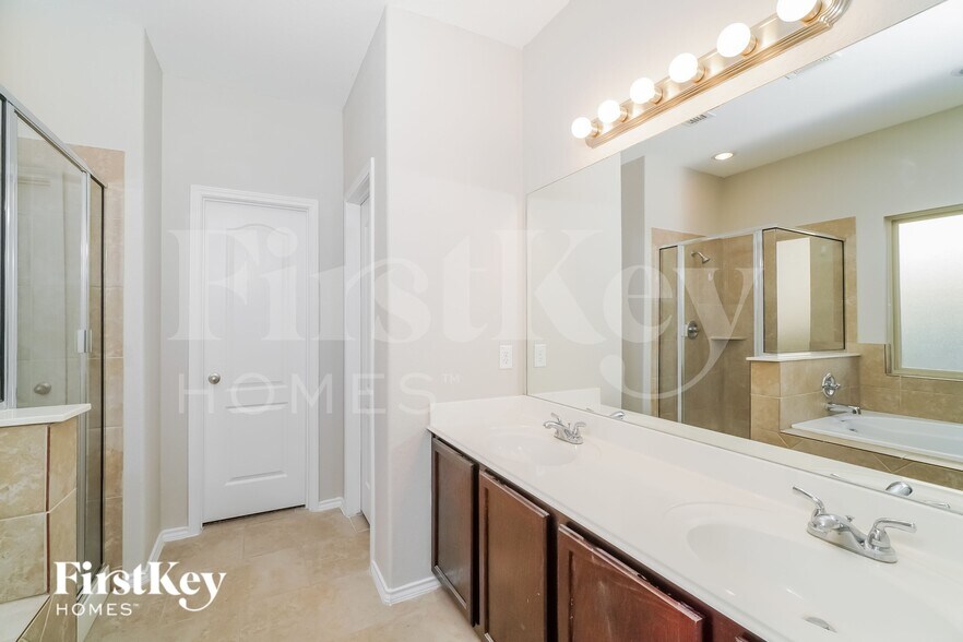 Building Photo - 500 Stonebrook Dr