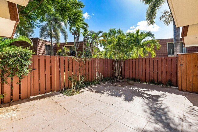 Building Photo - 1765 San Jose Dr