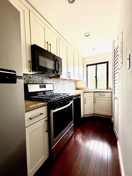 Kitchen - 2602 Tunlaw Rd NW
