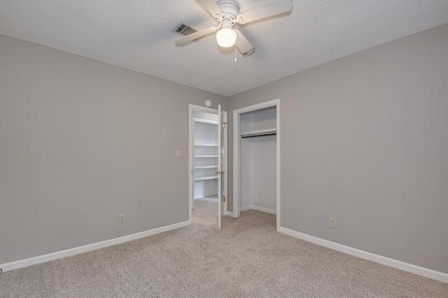 Building Photo - 2453 Riverlook Dr