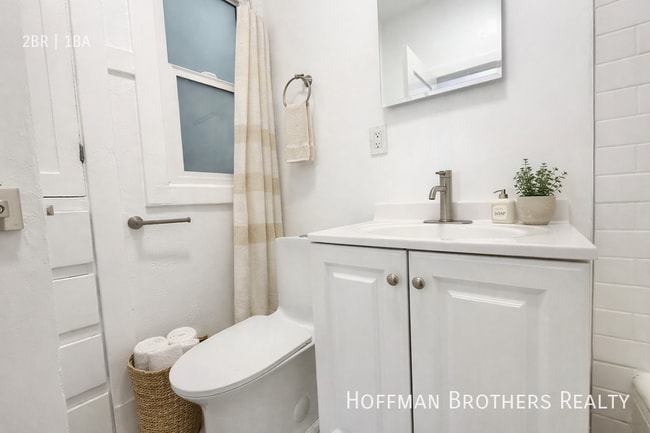 Building Photo - 4850 1/2 Mascot St -