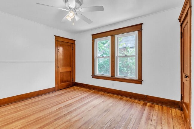 Building Photo - 2 Bed 1 Bath in Rochester, PA