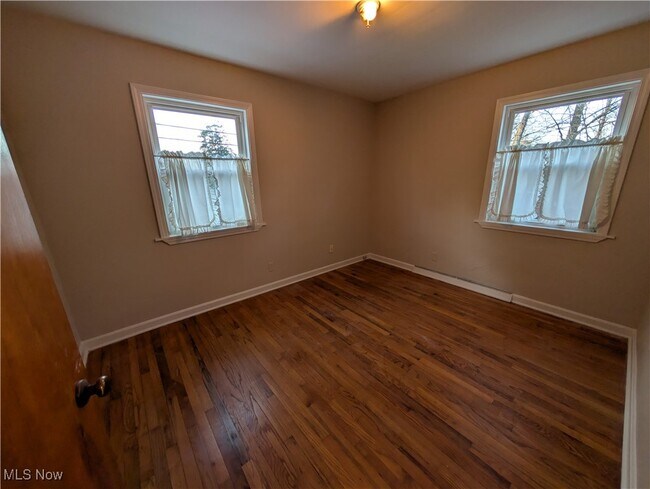 Building Photo - 703 Avondale St