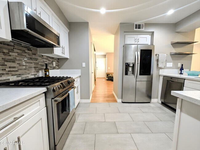 Building Photo - 28713 Conejo View Dr
