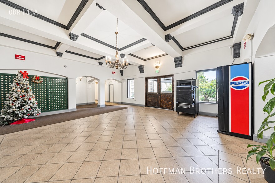 Building Photo - 627 Normandie Ave