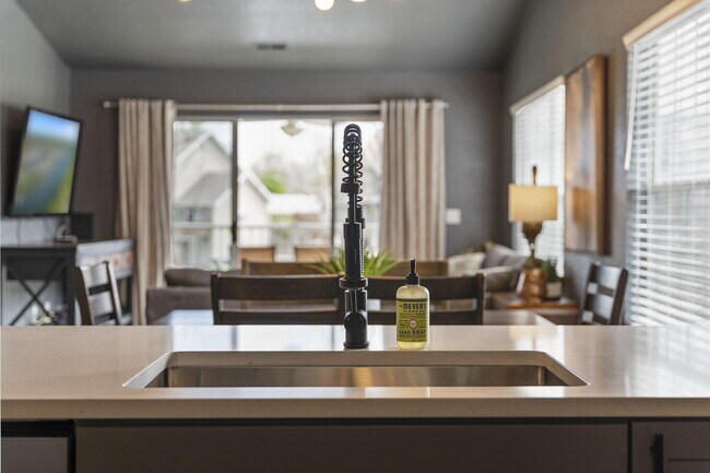 Building Photo - 34 Golfshores Dr