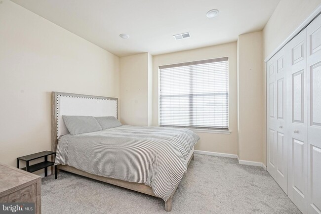 Building Photo - 5335 Palomino Ct