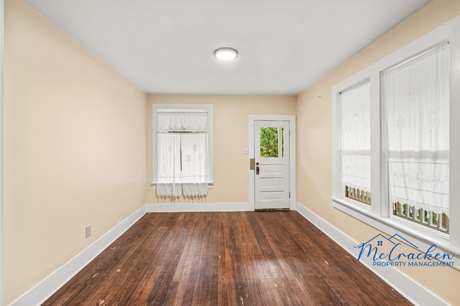 Building Photo - 698 Ashland St