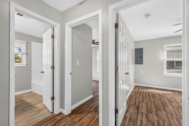 Building Photo - Move-In Ready Home in Hanahan