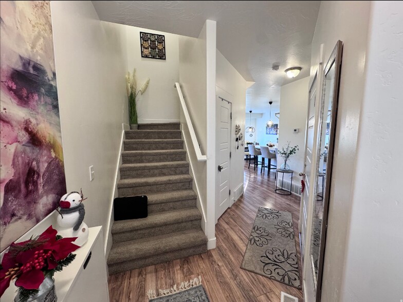 Building Photo - 7571 N Cottage Ln