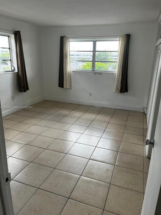 Building Photo - 7410 SW 82nd St