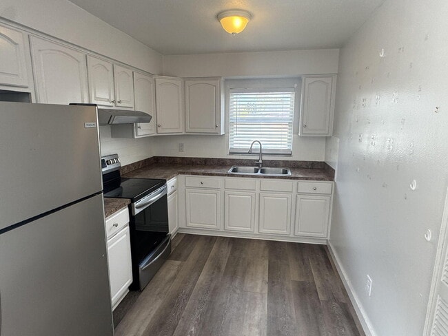 Building Photo - 1711 W Carmen St