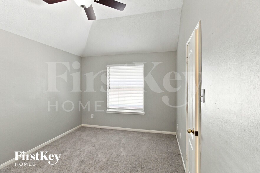 Building Photo - 2208 Palm Lagoon Dr