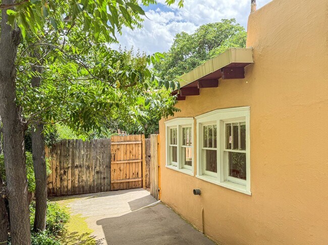 Building Photo - 419 Orchard Dr