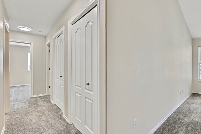 Building Photo - Spacious Updated 3 Bedroom, 2 Bath home in...
