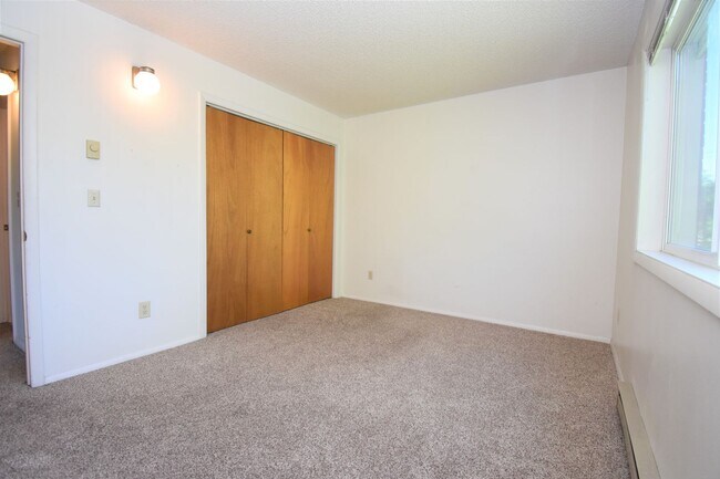 Building Photo - Spectacular views of the Bridgers!  Cute 2 bedroom 1.5 bath apartment